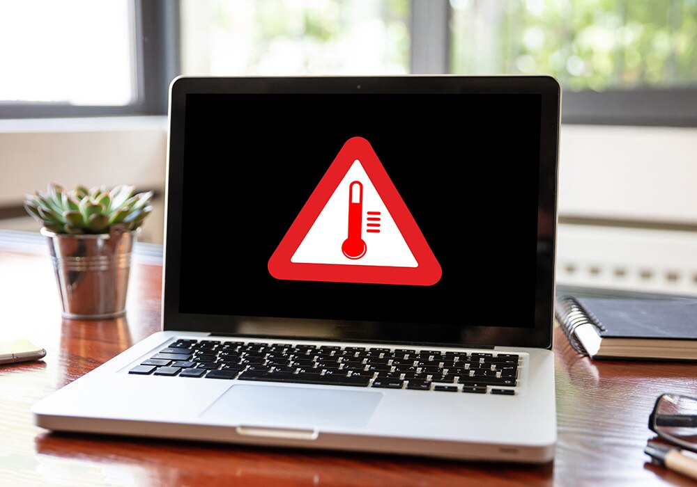 PCが高温にさらされているイメージ